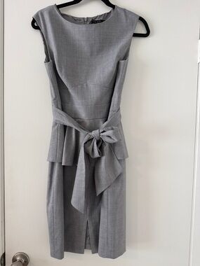 Ted Baker London Gray Sleeveless Peplum Sheath Dress with Bow